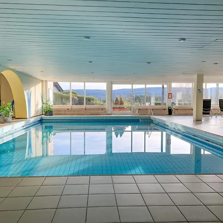 Panoramablick Mit Schwimmbad Und Sauna דירה *